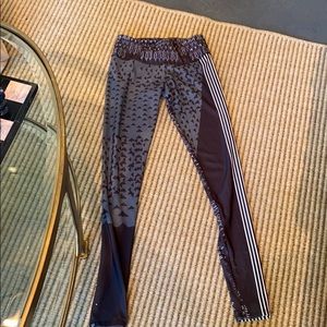 Onzie leggings run small like xs